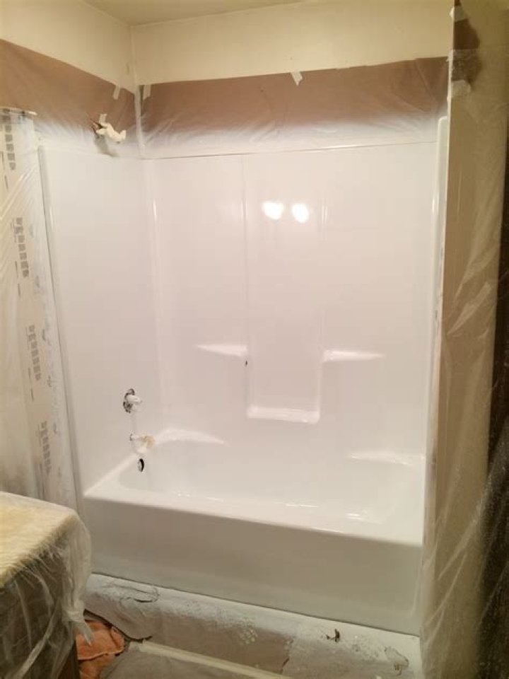 Can a fiberglass tub be fixed?