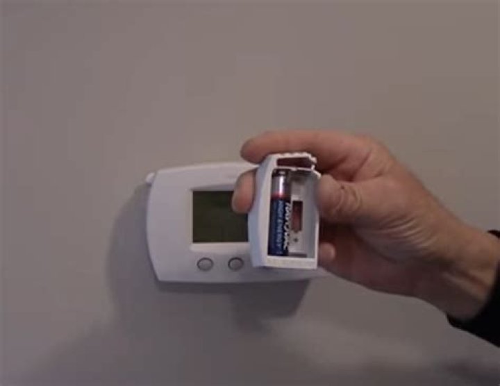 Can a low battery in thermostat affect air conditioning?