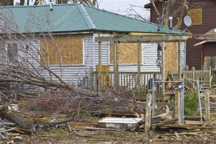 Can a wooden house survive a hurricane?