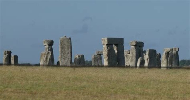 Can you see Stonehenge from the a303?