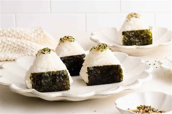 Do you eat the seaweed on onigiri?