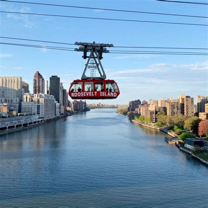 Does the F train go to Roosevelt Island?
