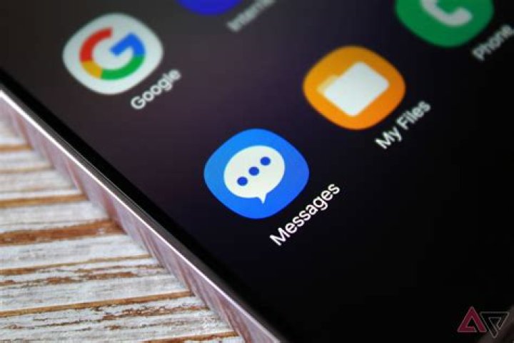 How do I decline a phone call with a custom text on Samsung?