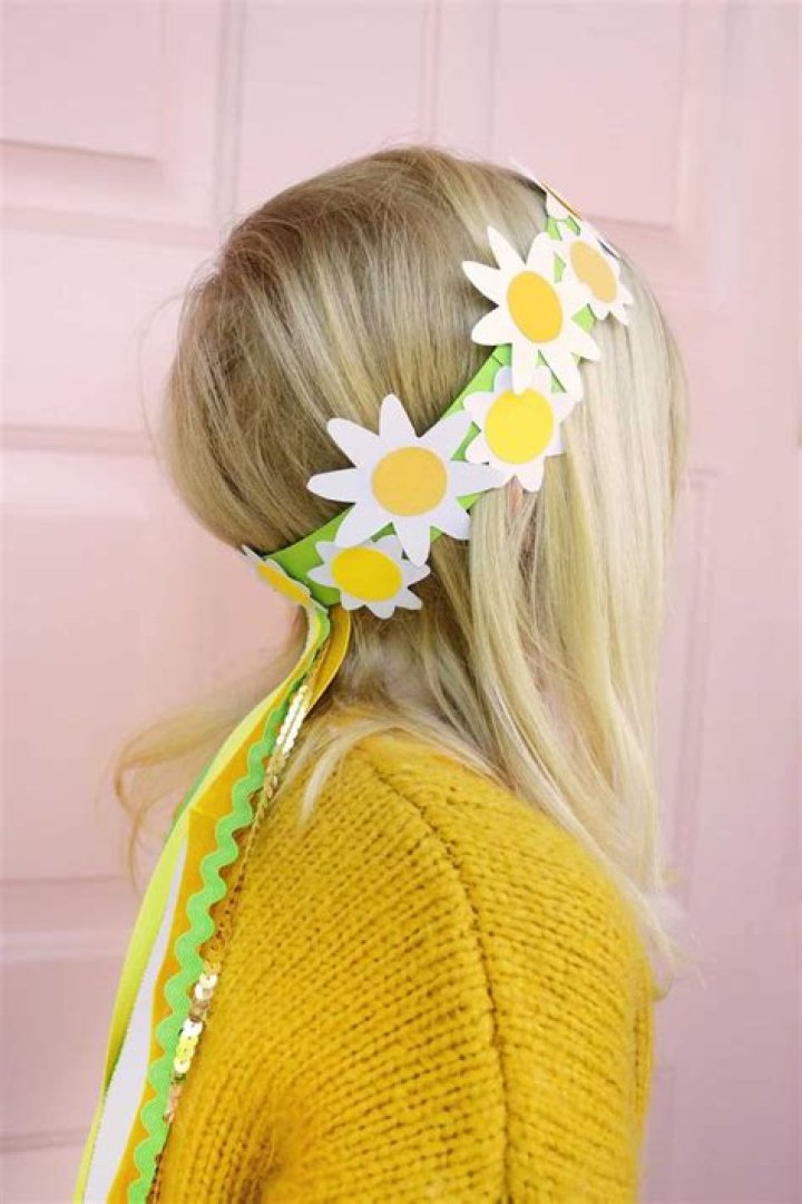 How do you make a daisy flower crown?