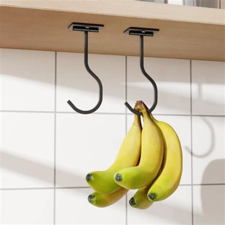 How do you make banana hooks?