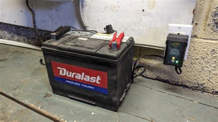 How long does it take for a trickle charger to charge a dead battery?