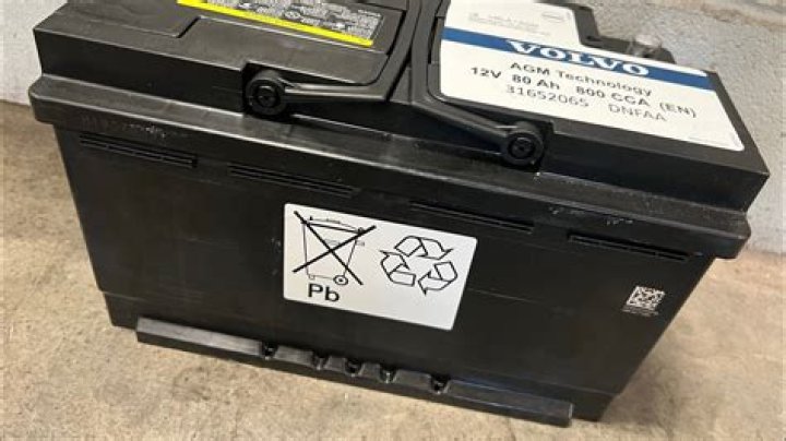 How long does Volvo xc90 battery last?