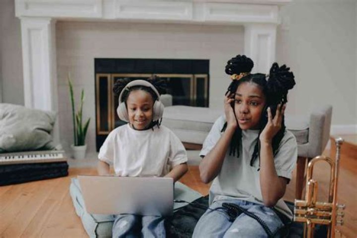 How many devices Spotify family?