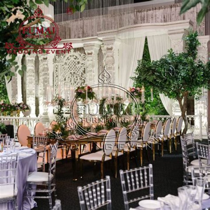 How much does it cost to decorate for a wedding?