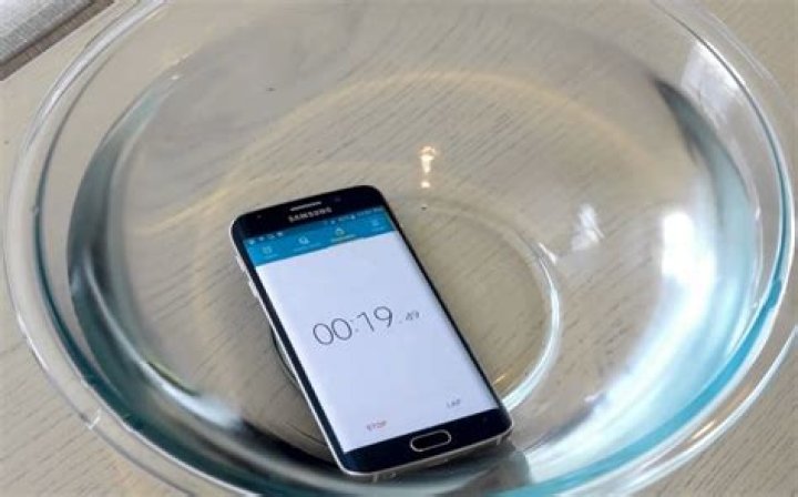 Is the Galaxy s6 Edge Plus waterproof?
