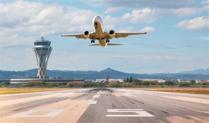 What airlines fly out of Santa Rosa?