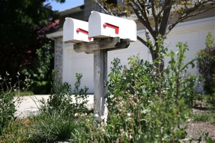 What are the red flags on mailboxes for?