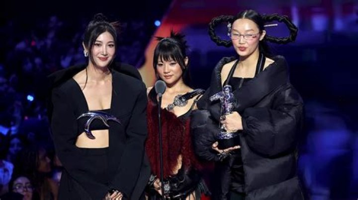 Who sings last name?